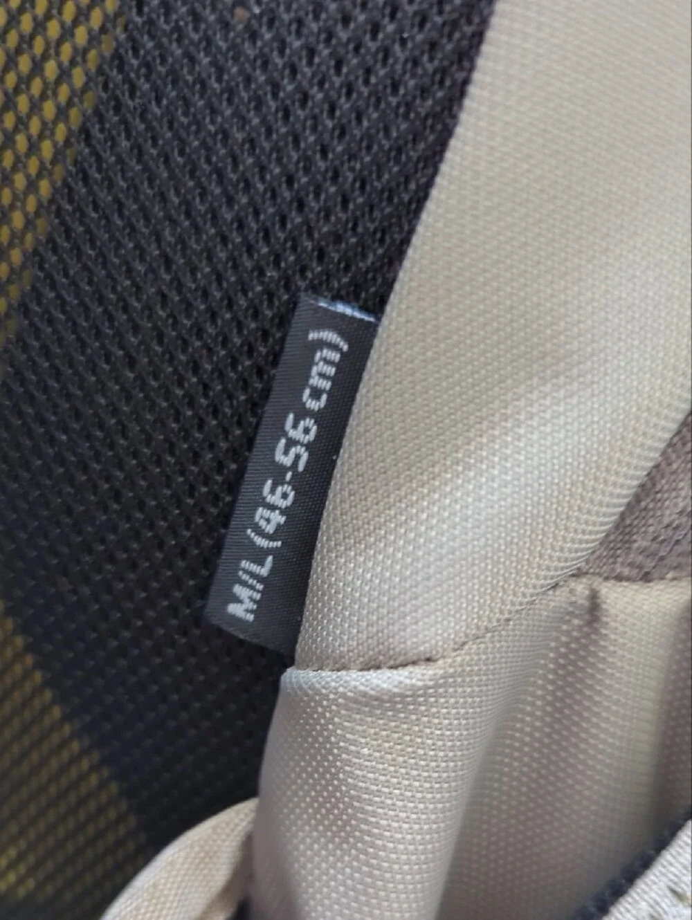 OSPREY Escapist 20 Backpack — Light Gray with Black Base